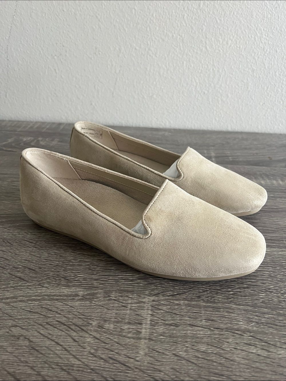 New Vionic Coral Venetian Loafers Womens Beige Suede Comfort Flats Shoes 6.5